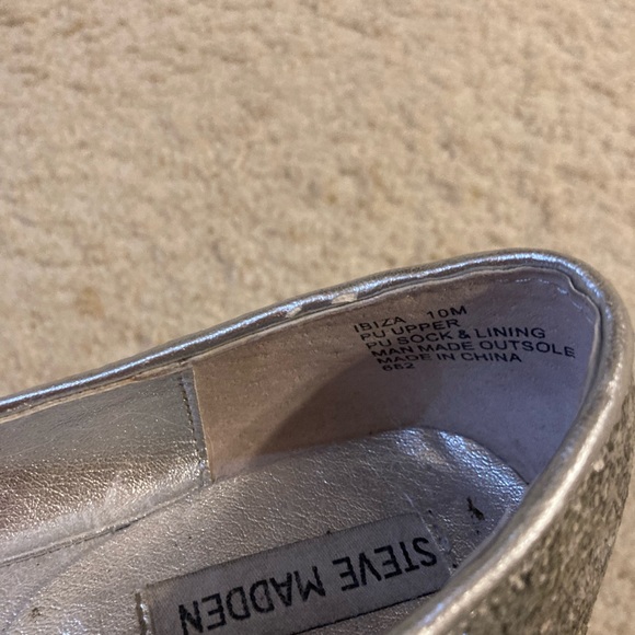 Size 10 Steve Madden silver glitter flats - Picture 3 of 3